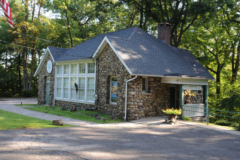 Historic Pig Knoll School in Pomona